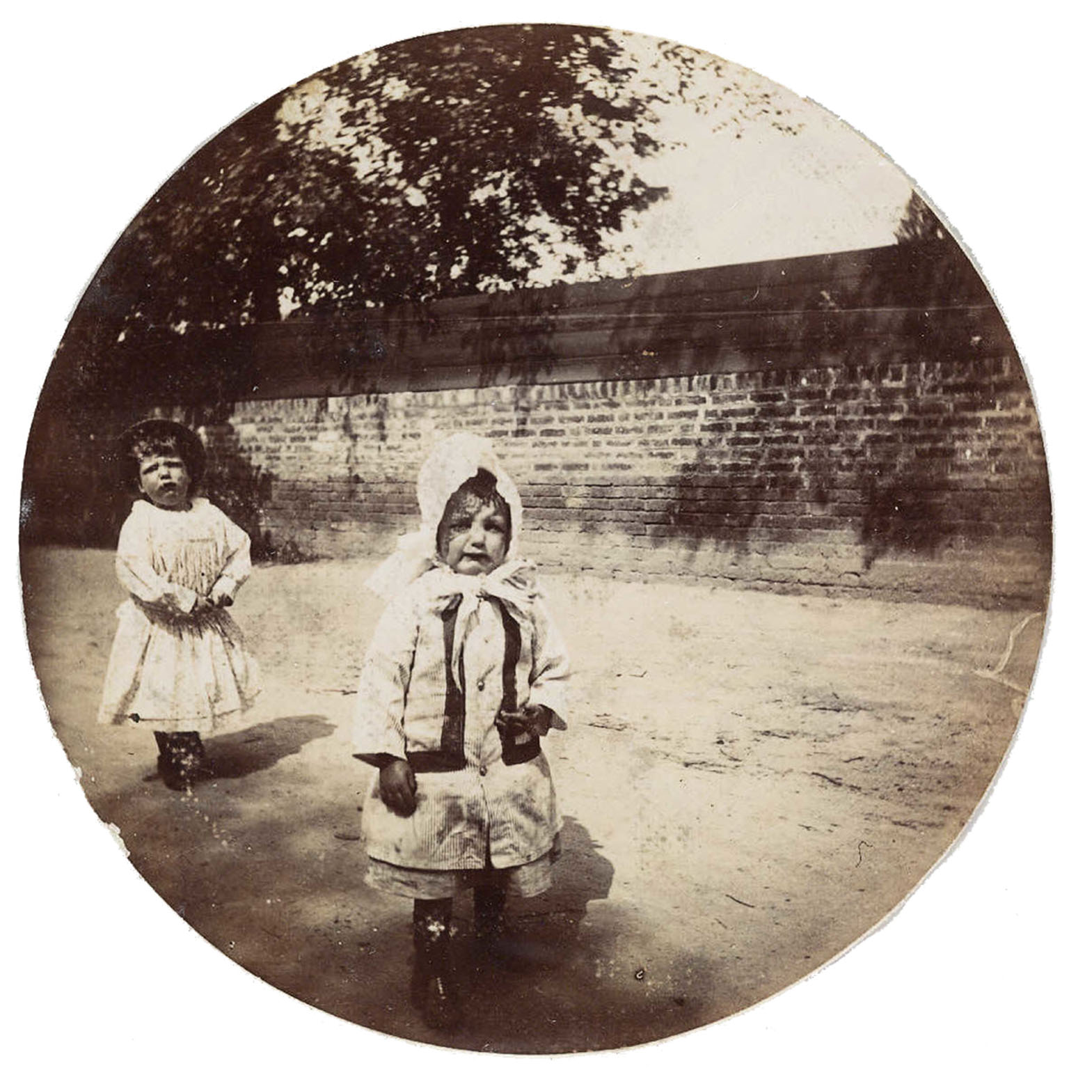 Картинка первые. Фотоаппарат Кодак 1890. Фотоаппараты 19 века Кодак. Первые снимки на фотоаппарат. Первые фотографические снимки.